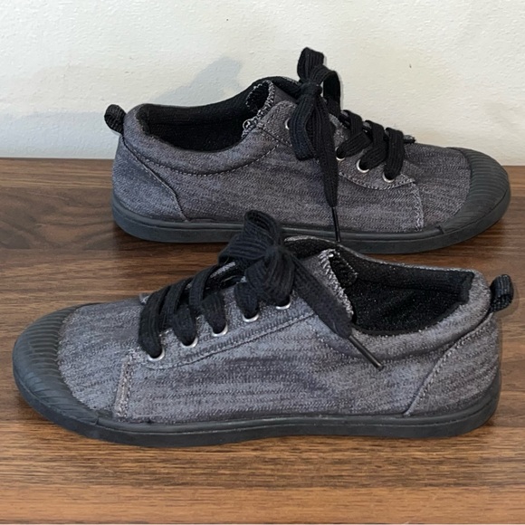Cat & Jack Gray Canvas Black Laced Low Top Non Slip/Marking Unisex Sneaker Shoe - Picture 6 of 6